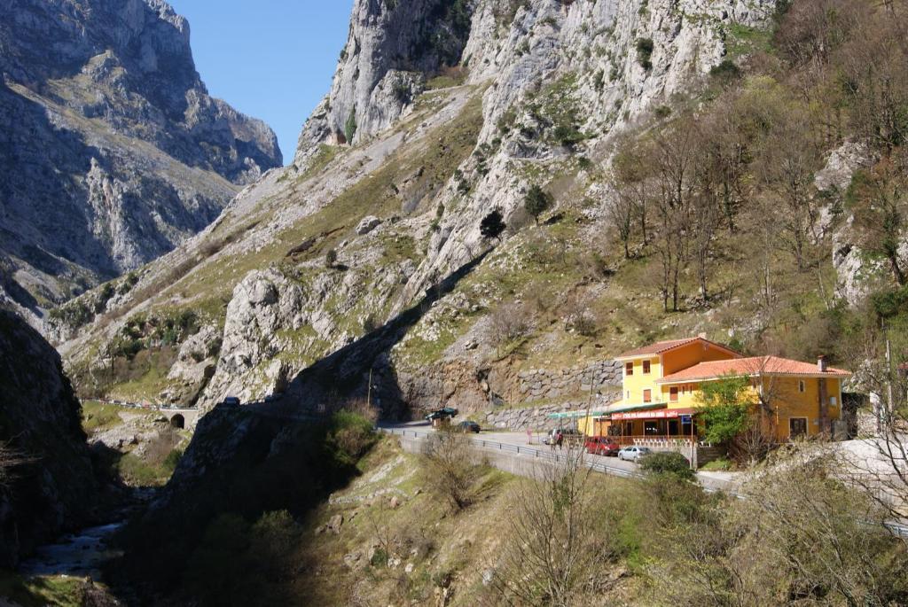 Hotel Garganta Del Cares Poncebos Exterior photo